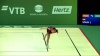 D 207 :  1/1 TURN WITH LEG AT HORIZONTAL TO FREE VERTICAL SPLIT
