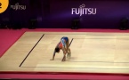 B698 : 1/1 TURN SPLIT JUMP TO PUSH UP